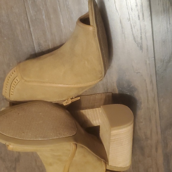 NWOT Dolce by Mojo Moxy shoes - Picture 2 of 4